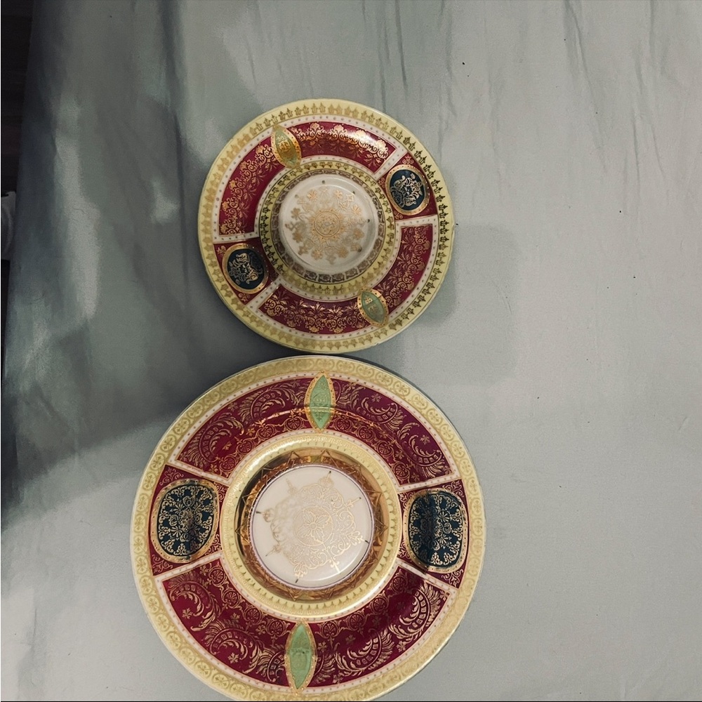Elegant Red and Gold saucer Set
